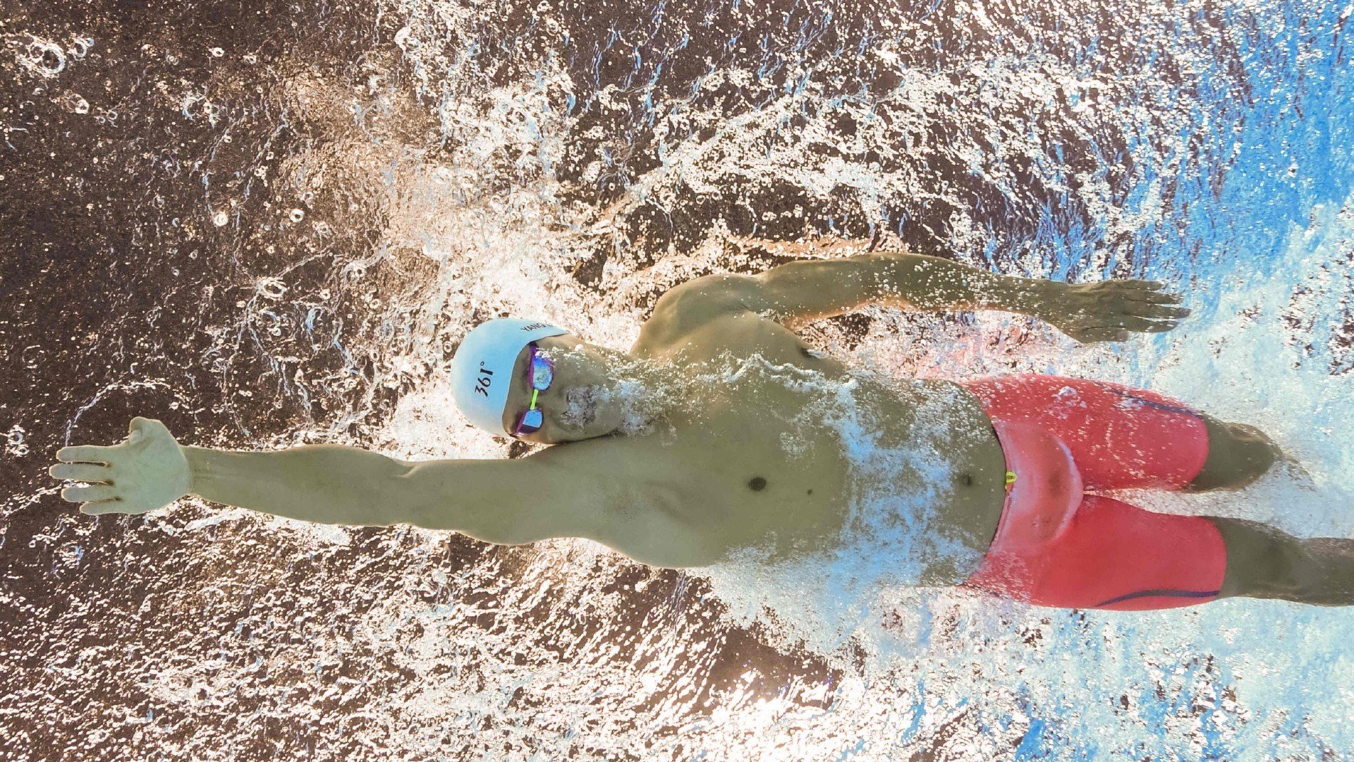 当逆转成为传奇，波兰足球的坚韧与许昕的乒乓火焰