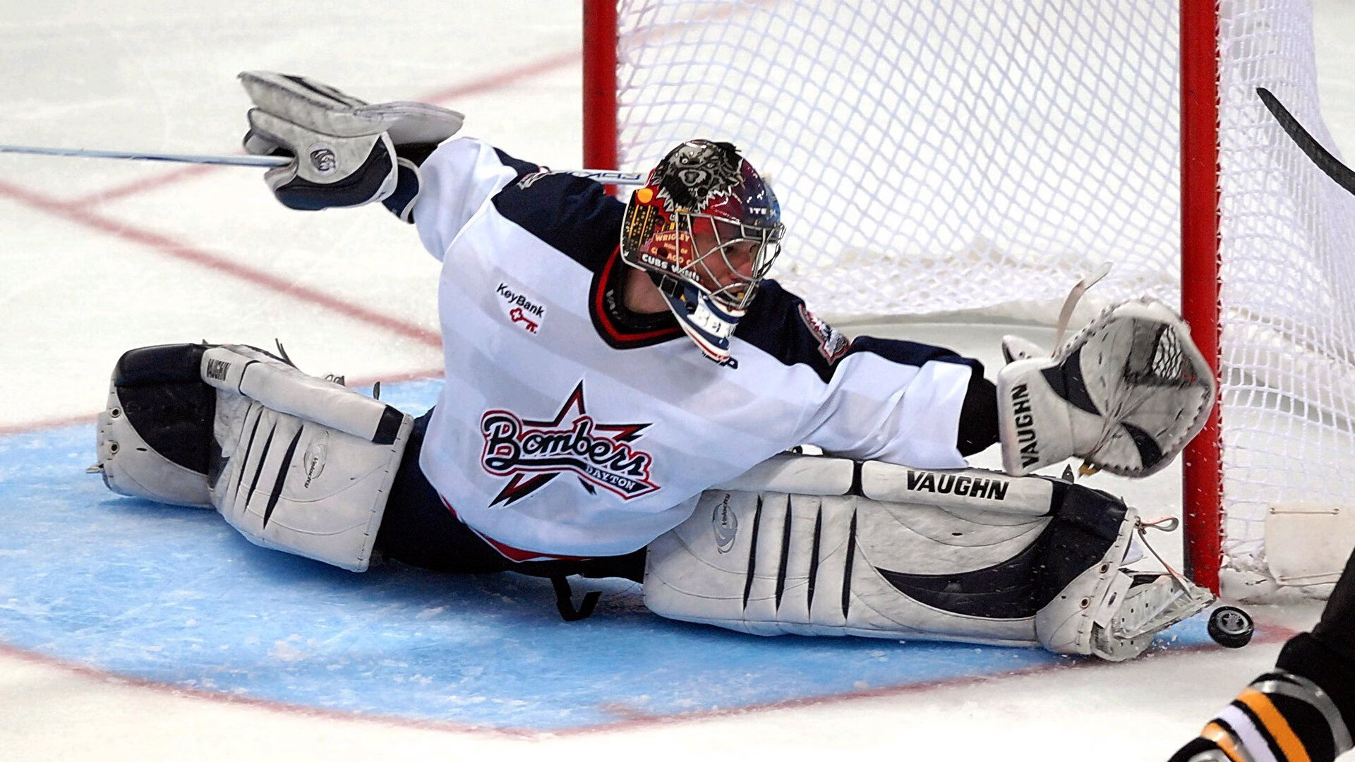 红牛车队逆转迈凯伦，汉密尔顿关键制胜，一场载入史册的战术博弈